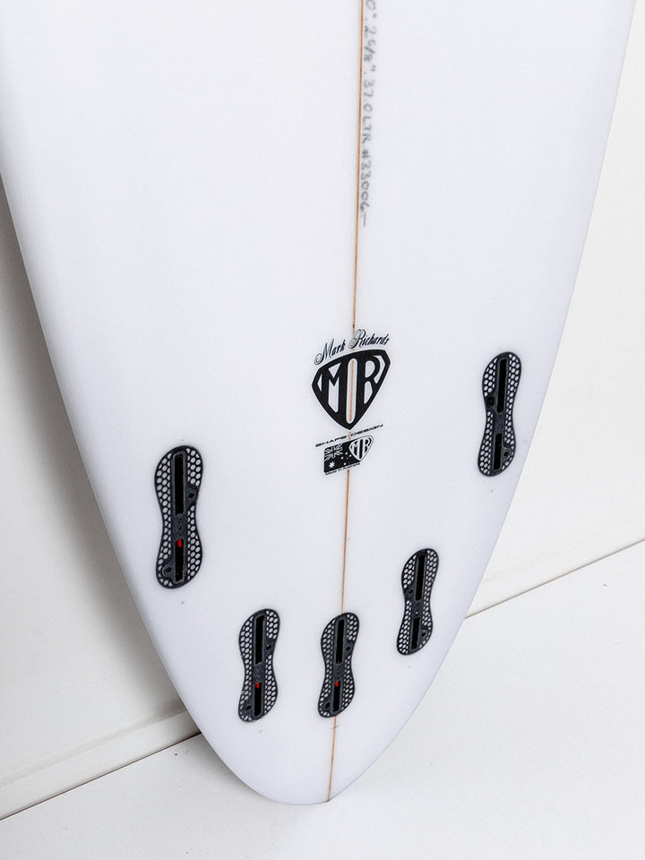 Step up twin fin outlet